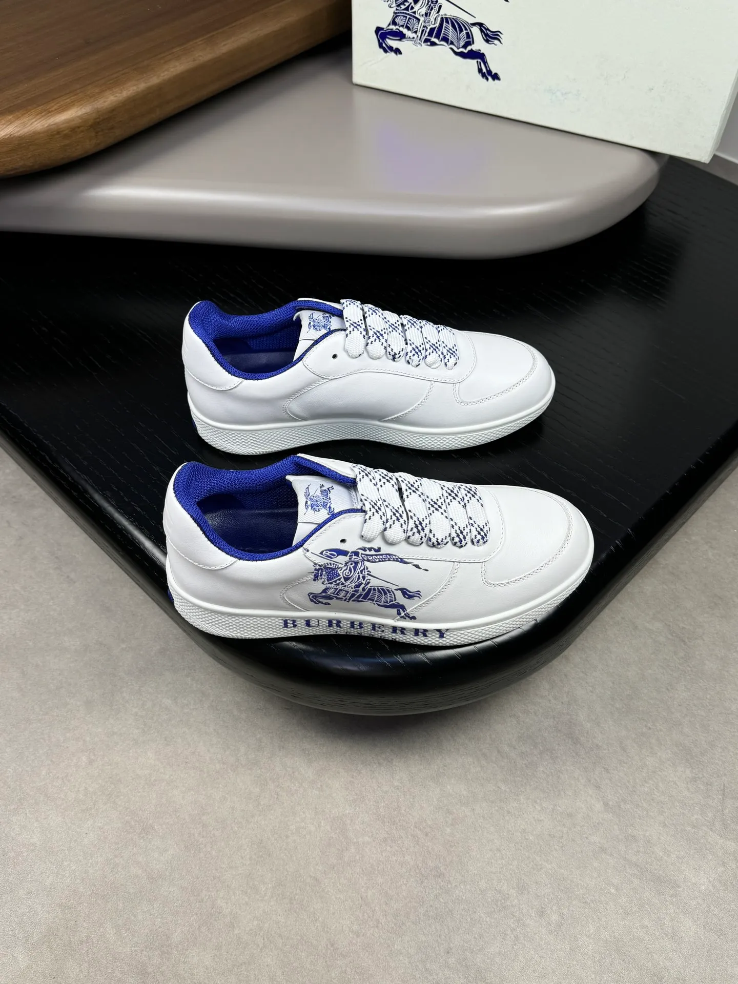 p420💰Men's shoes [BURBERRY] Burberry - High-end quality original order 🔍🔍🔍 - Upper: imported 🔝 Napa calfskin, 3D color printed brand totem on shoe body, tongue brand cloth label, heel air-pressure brand totem - Inner: canvas lining, feet; water-dyed cowhide - Outsole: ultra-light TPR rubber; two-color molded outsole -Ultra-high quality control and fine workmanship: outstanding (high-end, extravagance, grade) -Size: 38-44 (45, 46, can be customized)